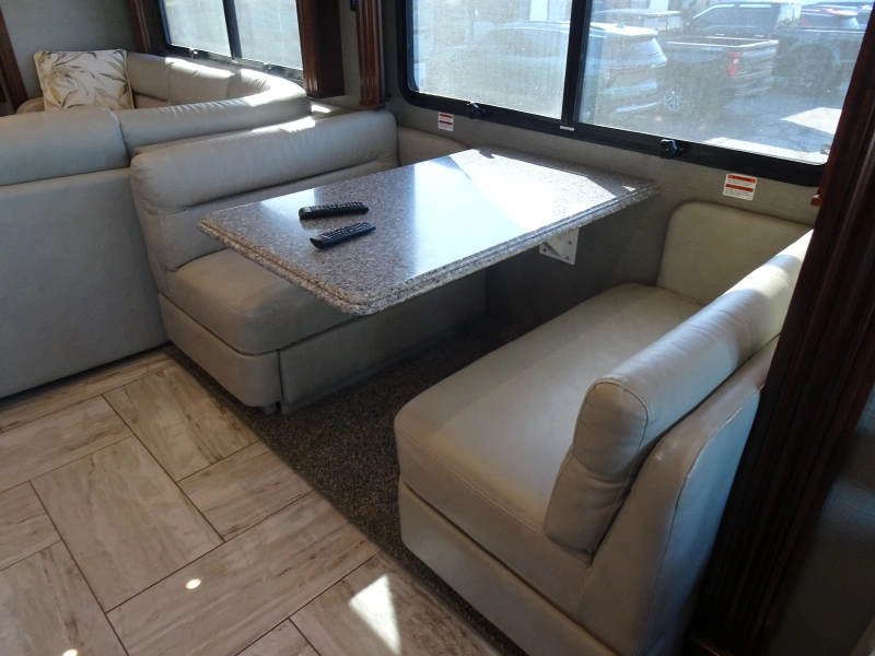 2018 FLEETWOOD DISCOVERY LXE 40X