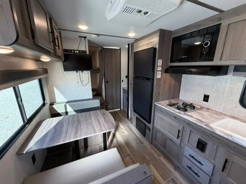 2022 Gulf Stream Enlighten 25BH