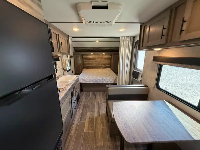2022 Gulf Stream Enlighten 25BH