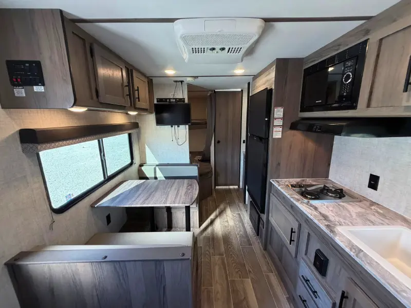 2022 Gulf Stream Enlighten 25BH