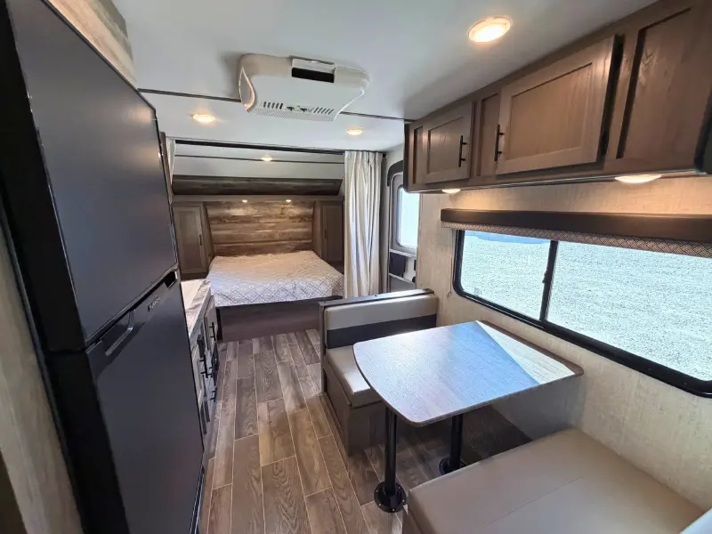 2022 Gulf Stream Enlighten 25BH