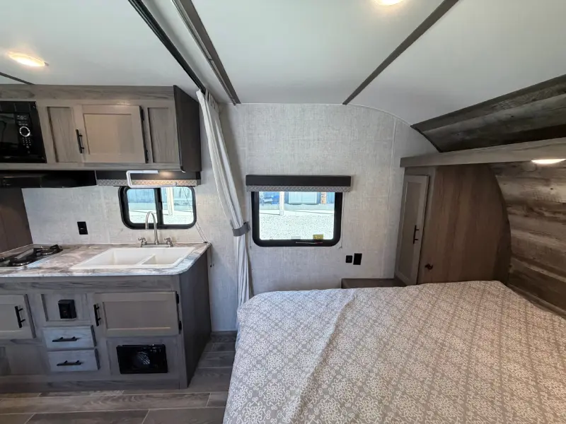 2022 Gulf Stream Enlighten 25BH