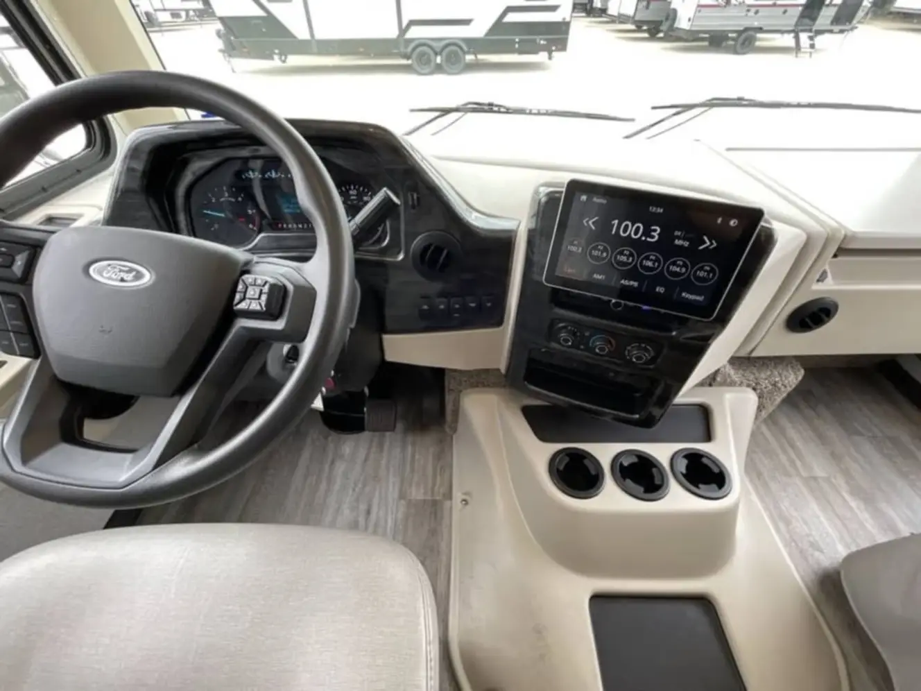 Used 2023 Thor Motor Coach Luminate Cc35 in Helotes, TX - 5042131537 ...