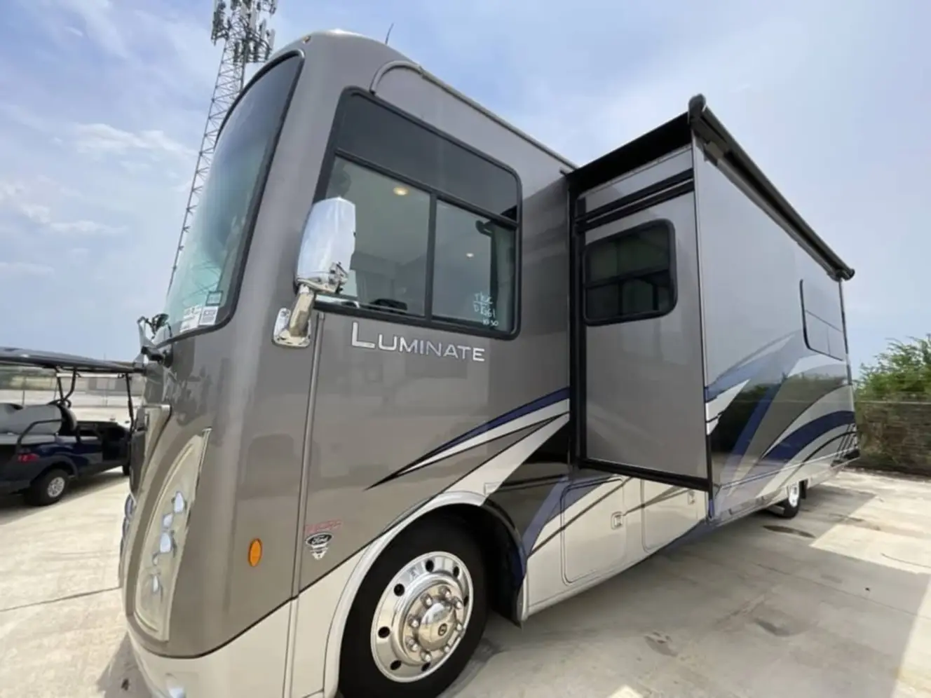 Used 2023 Thor Motor Coach Luminate Cc35 in Helotes, TX - 5042131537 ...